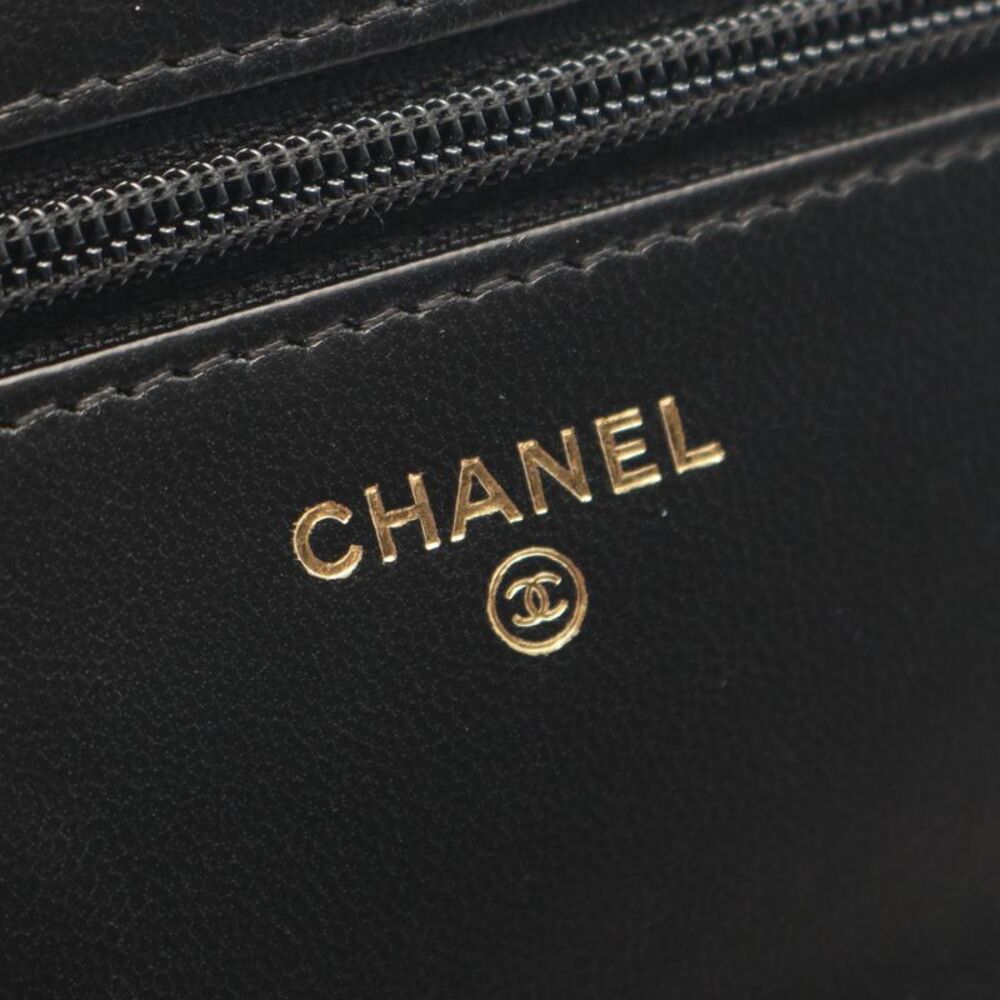 CHANEL Matelasse Lambskin Shoulder Bag - Picture 4 of 10